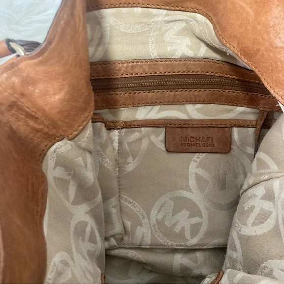 MICHAEL KORS TERRACOTTA/BROWN BOHO PEBBLE LEATHER SHOULDER BAG - Picture 9 of 9